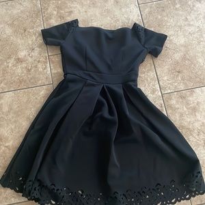 She in black party dress